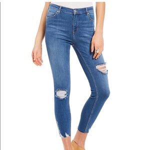 Free People Distressed skinny jeans. Size 28 Medium Wash